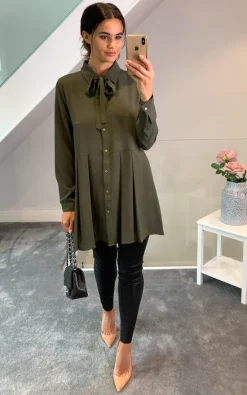 Budget ❤️ HOXTON GAL Oversized Tie Neck Pleated 👕 Shirt In Khaki 🎉