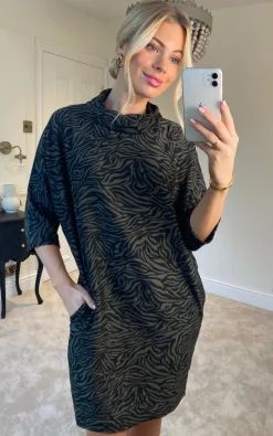 Brand new ✨ APRICOT Khaki Zebra Print Oversized 👗 Dress 💯