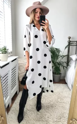 Hot Sale 🔔 D.Anna Oversized Polka Dot V Neck Midi 👗 Dress In Black And White. 🥰