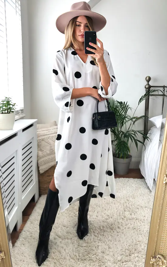 Hot Sale ๐ D.Anna Oversized Polka Dot V Neck Midi ๐ Dress In Black And White. ๐ฅฐ - Image 2
