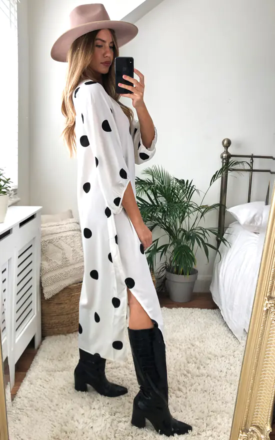 Hot Sale ๐ D.Anna Oversized Polka Dot V Neck Midi ๐ Dress In Black And White. ๐ฅฐ - Image 3