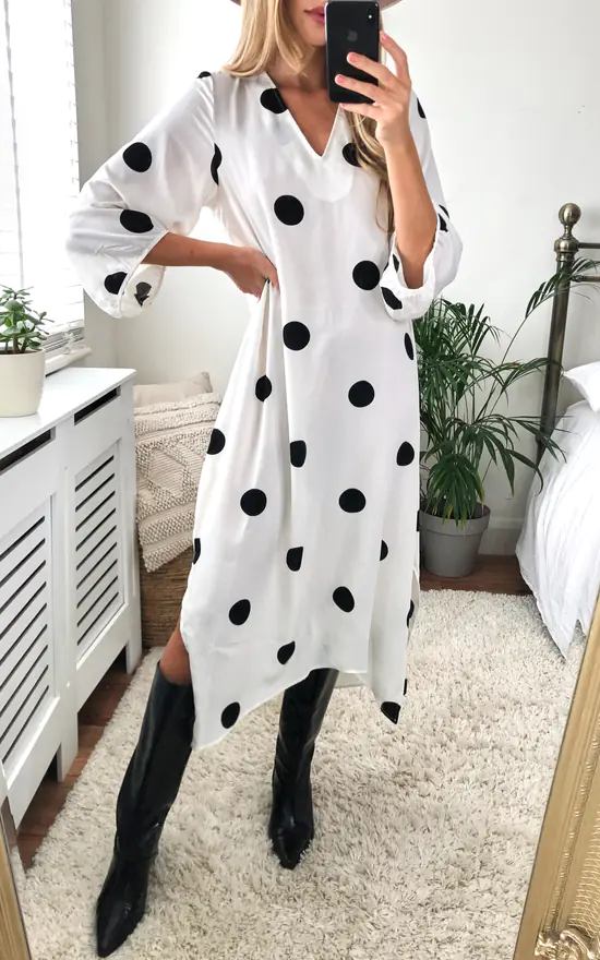 Hot Sale ๐ D.Anna Oversized Polka Dot V Neck Midi ๐ Dress In Black And White. ๐ฅฐ - Image 4