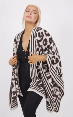 New 🔔 Boutique Store Off White And Brown Animal Print Poncho One Size Fit (10 20) 🎁