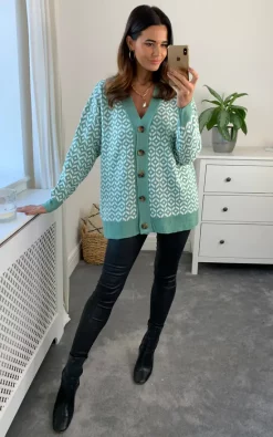 Best Sale ❤️ Liquorish Geometric Pattern Cardigan In Green & Off White 🔥