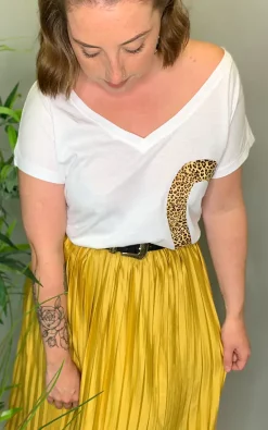 Budget ✔️ Save The People White Oversized V Neck T 👕 Shirt With Leopard Print Heart 🌟