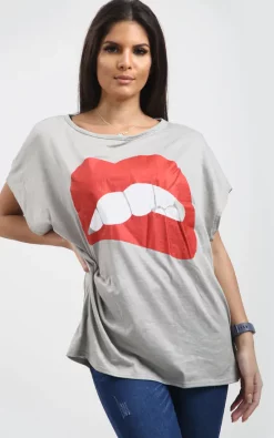 Top 10 โญ Oops Fashion Grey Oversized Batwing T ๐ Shirt With Lips Graphic ๐