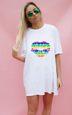 Outlet 🌟 Sade Farrell Pride Rainbow Kiss Oversize Tee 😉