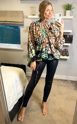 Coupon 🤩 Cameo Rose Printed Blouse With Shirred High Neck And Balloon Hem ❤️