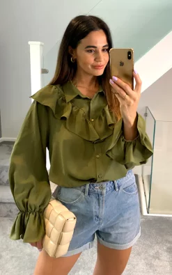 Brand new ✔️ HOXTON GAL Oversized Frilled Front 👚 Shirt With Detailed Cuffs In Khaki ✔️